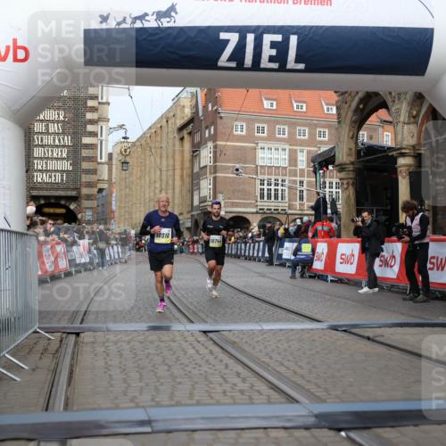 05.10.2025 - 20. swb-Marathon Bremen Yannick Fuchs http://msf.ph/oto/9242430 05.10.2025 10:41:33 Ziel 10744, 10910 meine-sportfotos.de