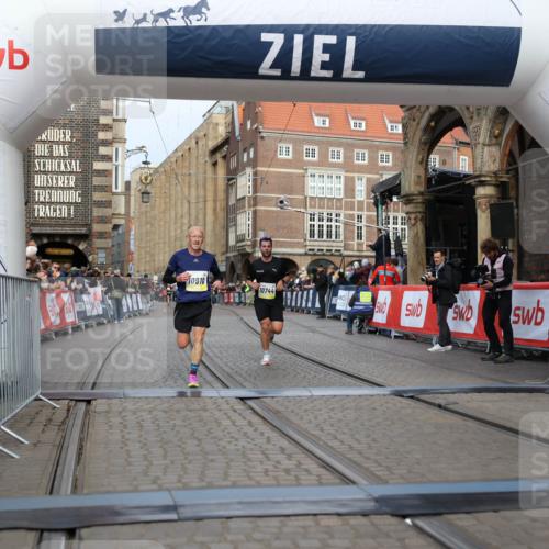 05.10.2025 - 20. swb-Marathon Bremen Yannick Fuchs http://msf.ph/oto/9242450 05.10.2025 10:41:34 Ziel 10744, 10910 meine-sportfotos.de