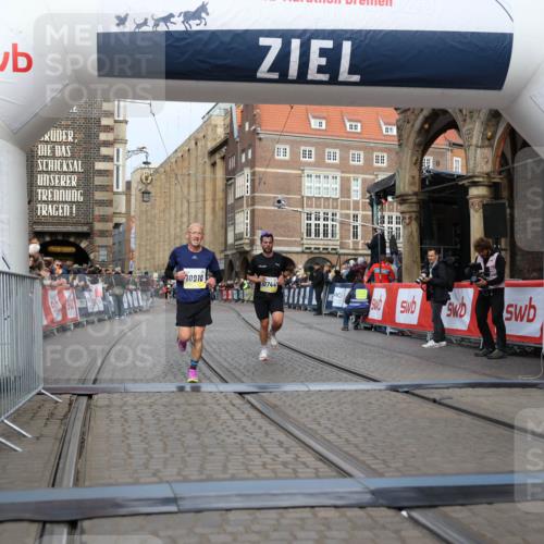 05.10.2025 - 20. swb-Marathon Bremen Yannick Fuchs http://msf.ph/oto/9242462 05.10.2025 10:41:34 Ziel 10744, 10910 meine-sportfotos.de