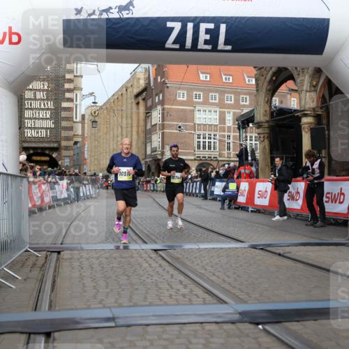 05.10.2025 - 20. swb-Marathon Bremen Yannick Fuchs http://msf.ph/oto/9242474 05.10.2025 10:41:34 Ziel 10744, 10910 meine-sportfotos.de