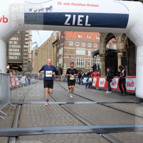 05.10.2025 - 20. swb-Marathon Bremen Yannick Fuchs http://msf.ph/oto/9242494 05.10.2025 10:41:34 Ziel 10744, 10910 meine-sportfotos.de