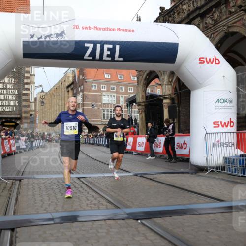 05.10.2025 - 20. swb-Marathon Bremen Yannick Fuchs http://msf.ph/oto/9242572 05.10.2025 10:41:35 Ziel 10744, 10910 meine-sportfotos.de