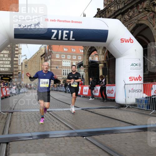 05.10.2025 - 20. swb-Marathon Bremen Yannick Fuchs http://msf.ph/oto/9242595 05.10.2025 10:41:35 Ziel 10744, 10910 meine-sportfotos.de