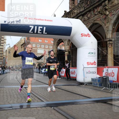 05.10.2025 - 20. swb-Marathon Bremen Yannick Fuchs http://msf.ph/oto/9242625 05.10.2025 10:41:35 Ziel 10744, 10910 meine-sportfotos.de