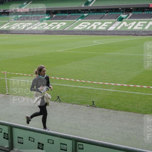 05.10.2025 - 20. swb-Marathon Bremen Michael Burmester http://msf.ph/oto/9243049 05.10.2025 10:35:58 Laufen im Stadion 7177, 7178, 7908, 8585, 9005, 9173, 9174, 9231, 9278, 9327, 9330, 9346, 9349, 9370, 9371, 9378, 9389, 9433, 9443, 9450, 9451, 9454, 9462, 9508, 9516, 9518, 9542, 9550, 9576, 9609, 9611, 9612, 9625, 9634, 9666, 9686, 9737, 9790, 9880, 9886, 9904, 9914, 9937, 9954, 9962, 9977, 10006, 10039, 10049, 10055, 10059, 10063, 10079, 10084, 10127, 10138, 10139, 10143, 10145, 10182, 10219, 10225, 10228, 10250, 10293, 10311, 10336, 10353, 10359, 10367, 10368, 10377, 10391, 7163 meine-sportfotos.de