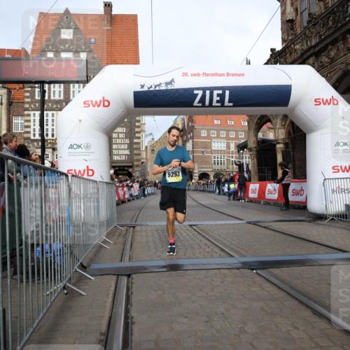 05.10.2025 - 20. swb-Marathon Bremen Yannick Fuchs http://msf.ph/oto/9243093 05.10.2025 10:41:52 Ziel 9253, 11701 meine-sportfotos.de