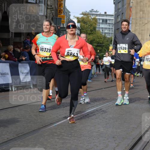 05.10.2025 - 20. swb-Marathon Bremen Strokosch-Dieckow http://msf.ph/oto/9243148 05.10.2025 10:57:42 Ziel 9309, 9372, 9585, 9943, 9979, 10225, 10250, 10329, 10341, 10555, 10890, 11457, 11520, 11521, 11575, 11731, 11744 meine-sportfotos.de