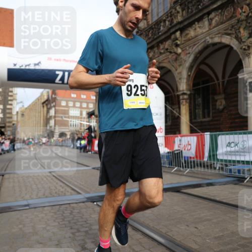 05.10.2025 - 20. swb-Marathon Bremen Yannick Fuchs http://msf.ph/oto/9243154 05.10.2025 10:41:53 Ziel 9253, 11701 meine-sportfotos.de
