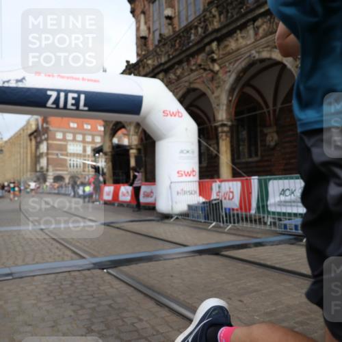 05.10.2025 - 20. swb-Marathon Bremen Yannick Fuchs http://msf.ph/oto/9243186 05.10.2025 10:41:53 Ziel 9253, 11701 meine-sportfotos.de