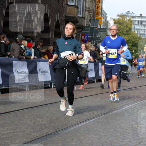 05.10.2025 - 20. swb-Marathon Bremen Strokosch-Dieckow http://msf.ph/oto/9243264 05.10.2025 10:57:46 Ziel 9979, 10219, 10225, 10329, 10341, 10651, 10834, 10890, 10975, 11023, 11457, 11520, 11521, 11564, 11575, 11731, 11744 meine-sportfotos.de