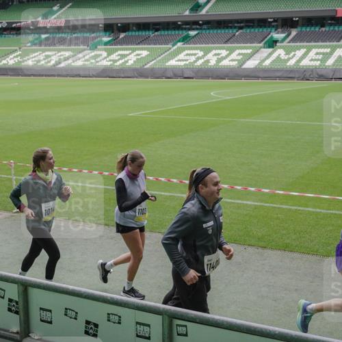 05.10.2025 - 20. swb-Marathon Bremen Michael Burmester http://msf.ph/oto/9243315 05.10.2025 10:36:05 Laufen im Stadion 7123, 7177, 7178, 7908, 8585, 9005, 9173, 9174, 9215, 9231, 9278, 9327, 9330, 9346, 9349, 9370, 9371, 9378, 9389, 9433, 9443, 9450, 9451, 9454, 9462, 9508, 9516, 9518, 9542, 9550, 9568, 9576, 9609, 9611, 9612, 9634, 9686, 9737, 9747, 9790, 9880, 9904, 9914, 9937, 9954, 9962, 9977, 10006, 10039, 10055, 10059, 10063, 10079, 10084, 10127, 10138, 10139, 10143, 10182, 10219, 10225, 10228, 10250, 10293, 10311, 10324, 10336, 10353, 10357, 10359, 10367, 10391, 7163 meine-sportfotos.de