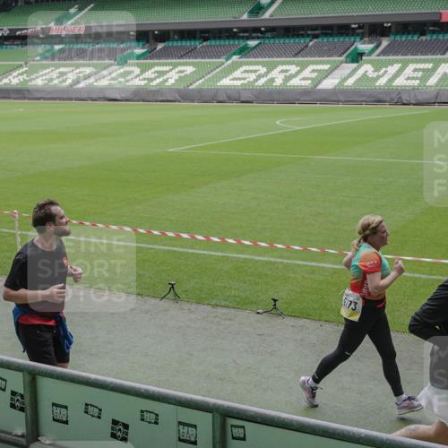 05.10.2025 - 20. swb-Marathon Bremen Michael Burmester http://msf.ph/oto/9243382 05.10.2025 10:36:06 Laufen im Stadion 7123, 7177, 7178, 7908, 8585, 9005, 9173, 9174, 9215, 9231, 9278, 9327, 9330, 9346, 9349, 9370, 9371, 9378, 9389, 9433, 9443, 9450, 9451, 9454, 9462, 9508, 9516, 9518, 9542, 9550, 9568, 9576, 9609, 9611, 9612, 9634, 9686, 9737, 9747, 9790, 9880, 9904, 9914, 9937, 9954, 9962, 9977, 10006, 10039, 10059, 10063, 10079, 10084, 10127, 10138, 10139, 10143, 10182, 10219, 10225, 10228, 10250, 10293, 10311, 10324, 10336, 10353, 10357, 10359, 10367, 10391, 7163 meine-sportfotos.de