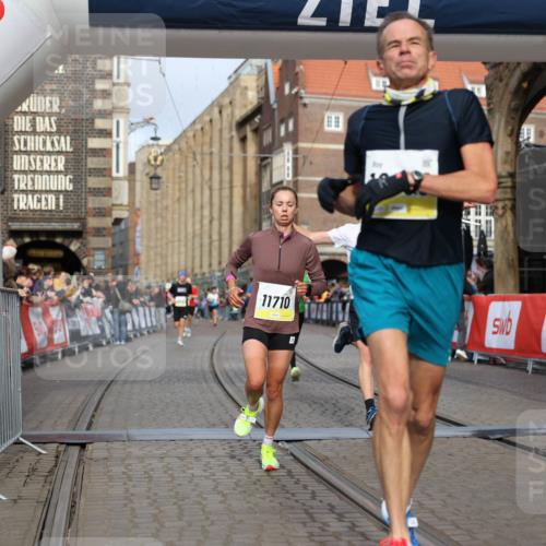 05.10.2025 - 20. swb-Marathon Bremen Yannick Fuchs http://msf.ph/oto/9243427 05.10.2025 10:42:00 Ziel 9884, 10104, 10880, 11581, 11710 meine-sportfotos.de