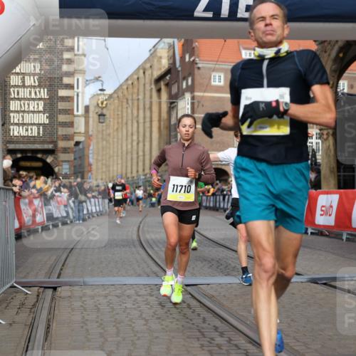 05.10.2025 - 20. swb-Marathon Bremen Yannick Fuchs http://msf.ph/oto/9243437 05.10.2025 10:42:00 Ziel 9884, 10104, 10880, 11581, 11710 meine-sportfotos.de