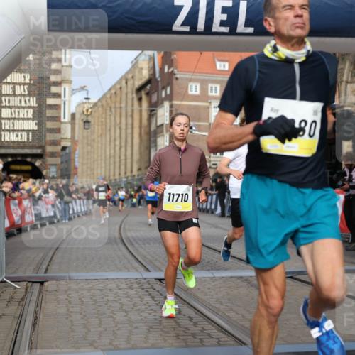 05.10.2025 - 20. swb-Marathon Bremen Yannick Fuchs http://msf.ph/oto/9243458 05.10.2025 10:42:00 Ziel 9884, 10104, 10880, 11581, 11710 meine-sportfotos.de