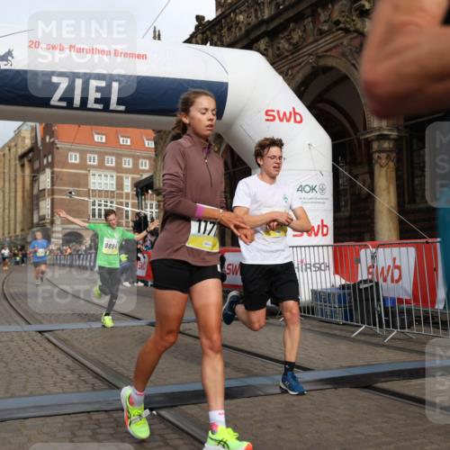 05.10.2025 - 20. swb-Marathon Bremen Yannick Fuchs http://msf.ph/oto/9243511 05.10.2025 10:42:01 Ziel 9884, 10104, 10691, 10880, 11581, 11710 meine-sportfotos.de