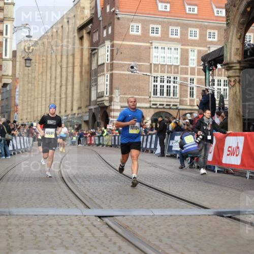 05.10.2025 - 20. swb-Marathon Bremen Yannick Fuchs http://msf.ph/oto/9243587 05.10.2025 10:42:02 Ziel 9884, 10104, 10155, 10691, 10880, 11581, 11710 meine-sportfotos.de