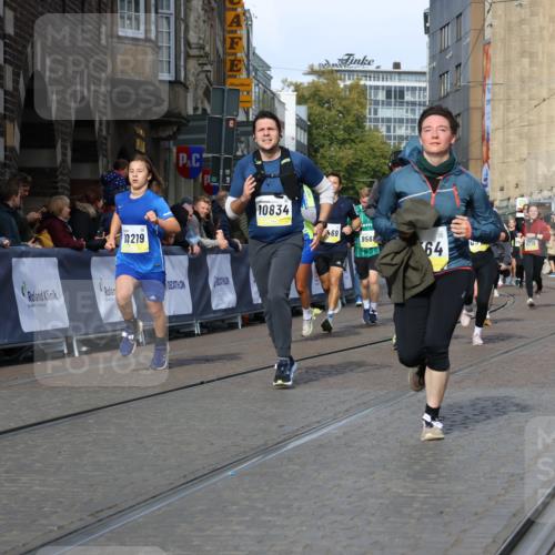 05.10.2025 - 20. swb-Marathon Bremen Strokosch-Dieckow http://msf.ph/oto/9243660 05.10.2025 10:57:51 Ziel 9221, 9568, 9719, 10219, 10577, 10651, 10703, 10834, 10890, 10975, 11023, 11116, 11301, 11457, 11469, 11564, 11575, 11663, 11744 meine-sportfotos.de