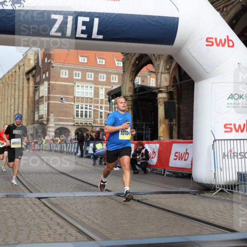 05.10.2025 - 20. swb-Marathon Bremen Yannick Fuchs http://msf.ph/oto/9243743 05.10.2025 10:42:04 Ziel 9884, 10104, 10155, 10691, 10880, 11581, 11710 meine-sportfotos.de