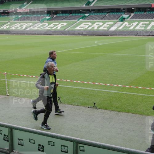 05.10.2025 - 20. swb-Marathon Bremen Michael Burmester http://msf.ph/oto/9243757 05.10.2025 10:36:15 Laufen im Stadion 7123, 7177, 7178, 7908, 8585, 9005, 9173, 9174, 9215, 9231, 9278, 9327, 9330, 9346, 9349, 9370, 9371, 9378, 9389, 9433, 9443, 9450, 9451, 9454, 9462, 9516, 9518, 9542, 9568, 9593, 9608, 9609, 9611, 9613, 9634, 9635, 9686, 9737, 9747, 9880, 9904, 9914, 9937, 9954, 9962, 9977, 9991, 10006, 10039, 10059, 10063, 10079, 10127, 10138, 10139, 10143, 10182, 10219, 10228, 10250, 10293, 10311, 10324, 10336, 10353, 10357, 10359, 10367, 10391, 10406, 10560, 10901, 7163 meine-sportfotos.de