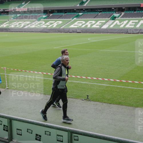 05.10.2025 - 20. swb-Marathon Bremen Michael Burmester http://msf.ph/oto/9243780 05.10.2025 10:36:15 Laufen im Stadion 7123, 7177, 7178, 7908, 8585, 9005, 9173, 9174, 9215, 9231, 9278, 9327, 9330, 9346, 9349, 9370, 9371, 9378, 9389, 9433, 9443, 9450, 9451, 9454, 9462, 9516, 9518, 9542, 9568, 9593, 9608, 9609, 9611, 9613, 9634, 9635, 9686, 9737, 9747, 9880, 9904, 9914, 9937, 9954, 9962, 9977, 9991, 10006, 10039, 10059, 10063, 10079, 10127, 10138, 10139, 10143, 10182, 10219, 10228, 10250, 10293, 10311, 10324, 10336, 10353, 10357, 10359, 10367, 10391, 10406, 10560, 10901, 7163 meine-sportfotos.de