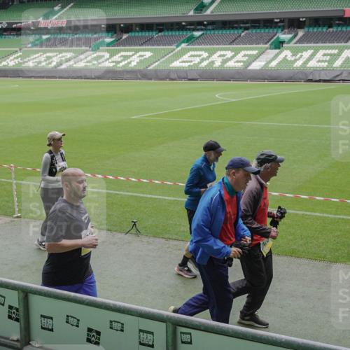 05.10.2025 - 20. swb-Marathon Bremen Michael Burmester http://msf.ph/oto/9243848 05.10.2025 10:36:17 Laufen im Stadion 7123, 7177, 7178, 7908, 8585, 9005, 9173, 9174, 9215, 9231, 9278, 9327, 9330, 9346, 9349, 9370, 9371, 9378, 9389, 9433, 9443, 9450, 9451, 9454, 9462, 9516, 9518, 9542, 9568, 9593, 9608, 9609, 9611, 9613, 9634, 9635, 9686, 9737, 9747, 9880, 9904, 9937, 9954, 9977, 9991, 10006, 10039, 10059, 10063, 10079, 10127, 10138, 10139, 10143, 10182, 10219, 10228, 10250, 10293, 10311, 10324, 10336, 10353, 10357, 10359, 10367, 10391, 10406, 10558, 10560, 10901, 7163 meine-sportfotos.de