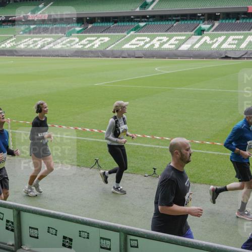 05.10.2025 - 20. swb-Marathon Bremen Michael Burmester http://msf.ph/oto/9243868 05.10.2025 10:36:18 Laufen im Stadion 7123, 7177, 7178, 7908, 8585, 9005, 9173, 9174, 9215, 9231, 9278, 9327, 9330, 9346, 9349, 9370, 9371, 9378, 9389, 9433, 9443, 9450, 9451, 9454, 9462, 9516, 9518, 9542, 9568, 9593, 9608, 9609, 9611, 9613, 9634, 9635, 9686, 9737, 9747, 9827, 9880, 9904, 9937, 9954, 9977, 9991, 10006, 10059, 10063, 10079, 10127, 10138, 10139, 10143, 10182, 10219, 10228, 10250, 10293, 10311, 10324, 10336, 10357, 10359, 10367, 10391, 10406, 10558, 10560, 10901 meine-sportfotos.de