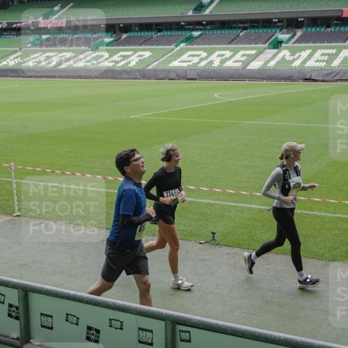 05.10.2025 - 20. swb-Marathon Bremen Michael Burmester http://msf.ph/oto/9243895 05.10.2025 10:36:19 Laufen im Stadion 7123, 7177, 7178, 7908, 8585, 9005, 9173, 9174, 9215, 9231, 9278, 9327, 9330, 9346, 9349, 9370, 9371, 9378, 9389, 9433, 9443, 9450, 9451, 9454, 9462, 9516, 9518, 9542, 9568, 9593, 9608, 9609, 9611, 9613, 9634, 9635, 9686, 9737, 9747, 9827, 9880, 9904, 9937, 9954, 9977, 9991, 10006, 10063, 10079, 10093, 10127, 10138, 10139, 10143, 10182, 10209, 10219, 10228, 10250, 10293, 10311, 10324, 10336, 10357, 10359, 10367, 10391, 10406, 10558, 10560, 10901 meine-sportfotos.de