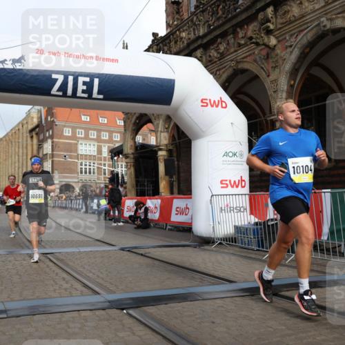 05.10.2025 - 20. swb-Marathon Bremen Yannick Fuchs http://msf.ph/oto/9243903 05.10.2025 10:42:05 Ziel 9884, 10104, 10155, 10691, 10880, 11581, 11710 meine-sportfotos.de