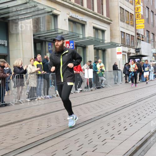 05.10.2025 - 20. swb-Marathon Bremen Strokosch-Dieckow http://msf.ph/oto/9243973 05.10.2025 10:49:42 Ziel 9369, 9485, 9579, 9645, 9676, 9689, 9693, 9696, 9761, 9787, 9803, 9889, 10159, 10246, 10346, 10356, 10400, 10543, 10868, 10946, 11091, 11104, 11208, 11288, 11295, 11621, 11642, 11749, 9369, 9485, 9579, 9645, 9676, 9689, 9693, 9696, 9761, 9787, 9803, 9889, 10159, 10246, 10346, 10356, 10400, 10543, 10868, 10946, 11091, 11104, 11208, 11288, 11295, 11621, 11642, 11749 meine-sportfotos.de
