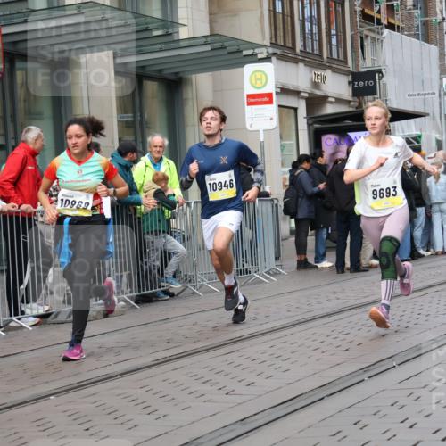 05.10.2025 - 20. swb-Marathon Bremen Strokosch-Dieckow http://msf.ph/oto/9244017 05.10.2025 10:49:44 Ziel 9369, 9485, 9579, 9645, 9676, 9689, 9693, 9696, 9787, 9803, 10022, 10159, 10246, 10356, 10400, 10543, 10868, 10946, 11091, 11104, 11208, 11288, 11295, 11621, 11642, 11749, 9369, 9485, 9579, 9645, 9676, 9689, 9693, 9696, 9787, 9803, 10022, 10159, 10246, 10356, 10400, 10543, 10868, 10946, 11091, 11104, 11208, 11288, 11295, 11621, 11642, 11749 meine-sportfotos.de