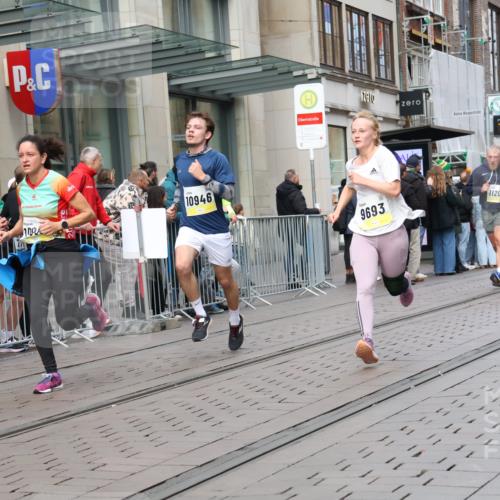 05.10.2025 - 20. swb-Marathon Bremen Strokosch-Dieckow http://msf.ph/oto/9244030 05.10.2025 10:49:45 Ziel 9485, 9579, 9645, 9676, 9689, 9693, 9787, 9803, 10022, 10159, 10246, 10356, 10400, 10443, 10543, 10868, 10946, 11104, 11208, 11288, 11295, 11621, 11642, 11749, 9485, 9579, 9645, 9676, 9689, 9693, 9787, 9803, 10022, 10159, 10246, 10356, 10400, 10443, 10543, 10868, 10946, 11104, 11208, 11288, 11295, 11621, 11642, 11749 meine-sportfotos.de