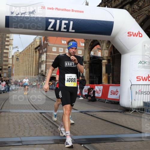 05.10.2025 - 20. swb-Marathon Bremen Yannick Fuchs http://msf.ph/oto/9244039 05.10.2025 10:42:06 Ziel 9884, 10104, 10155, 10691, 11581, 11710 meine-sportfotos.de