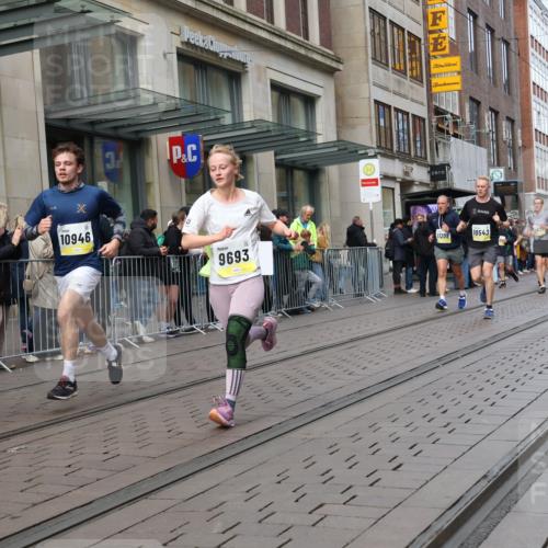 05.10.2025 - 20. swb-Marathon Bremen Strokosch-Dieckow http://msf.ph/oto/9244075 05.10.2025 10:49:46 Ziel 9485, 9579, 9645, 9676, 9689, 9693, 9787, 9803, 10022, 10159, 10246, 10356, 10400, 10443, 10543, 10868, 10946, 11104, 11208, 11288, 11295, 11621, 11642, 11749, 9485, 9579, 9645, 9676, 9689, 9693, 9787, 9803, 10022, 10159, 10246, 10356, 10400, 10443, 10543, 10868, 10946, 11104, 11208, 11288, 11295, 11621, 11642, 11749 meine-sportfotos.de