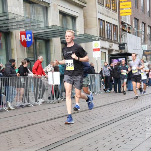 05.10.2025 - 20. swb-Marathon Bremen Strokosch-Dieckow http://msf.ph/oto/9244134 05.10.2025 10:49:47 Ziel 9485, 9579, 9645, 9676, 9689, 9693, 9787, 9803, 10022, 10246, 10356, 10400, 10443, 10543, 10868, 10946, 11104, 11208, 11288, 11295, 11621, 11642, 9485, 9579, 9645, 9676, 9689, 9693, 9787, 9803, 10022, 10246, 10356, 10400, 10443, 10543, 10868, 10946, 11104, 11208, 11288, 11295, 11621, 11642 meine-sportfotos.de