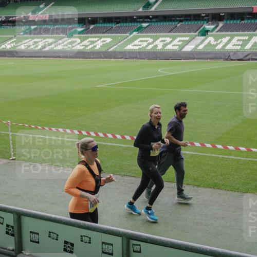 05.10.2025 - 20. swb-Marathon Bremen Michael Burmester http://msf.ph/oto/9244153 05.10.2025 10:36:27 Laufen im Stadion 7123, 7177, 7178, 7777, 7908, 8585, 9005, 9173, 9174, 9215, 9271, 9272, 9278, 9294, 9327, 9346, 9349, 9370, 9371, 9378, 9389, 9443, 9450, 9454, 9462, 9473, 9516, 9518, 9542, 9568, 9593, 9608, 9611, 9613, 9634, 9635, 9655, 9686, 9737, 9747, 9827, 9880, 9977, 9991, 10006, 10030, 10063, 10079, 10093, 10127, 10139, 10143, 10182, 10209, 10217, 10219, 10228, 10293, 10311, 10324, 10336, 10357, 10367, 10391, 10406, 10558, 10560, 10656, 10809, 10901, 9231, 9330 meine-sportfotos.de