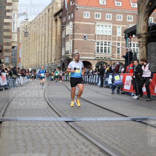 05.10.2025 - 20. swb-Marathon Bremen Yannick Fuchs http://msf.ph/oto/9244172 05.10.2025 10:42:09 Ziel 9849, 10104, 10155, 10691 meine-sportfotos.de