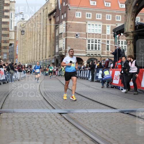 05.10.2025 - 20. swb-Marathon Bremen Yannick Fuchs http://msf.ph/oto/9244183 05.10.2025 10:42:09 Ziel 9849, 10104, 10155, 10691 meine-sportfotos.de