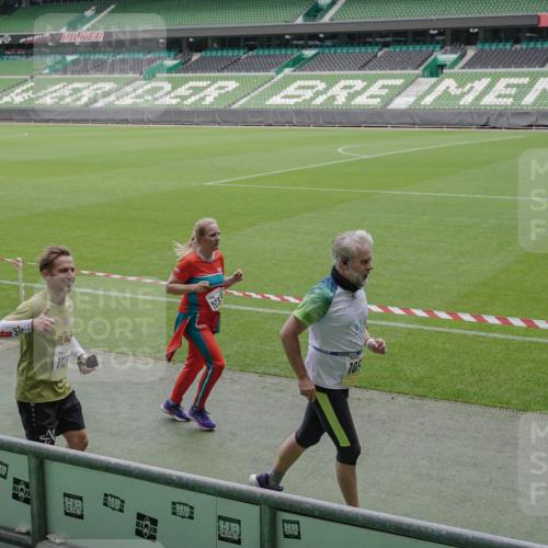 05.10.2025 - 20. swb-Marathon Bremen Michael Burmester http://msf.ph/oto/9244188 05.10.2025 10:36:28 Laufen im Stadion 7123, 7177, 7178, 7777, 7908, 8585, 9005, 9173, 9174, 9215, 9271, 9272, 9278, 9294, 9327, 9346, 9349, 9370, 9371, 9378, 9389, 9443, 9450, 9454, 9462, 9473, 9516, 9518, 9542, 9568, 9593, 9608, 9611, 9613, 9635, 9655, 9686, 9737, 9747, 9827, 9880, 9977, 9991, 10006, 10030, 10079, 10093, 10127, 10139, 10143, 10182, 10209, 10217, 10219, 10228, 10293, 10311, 10324, 10336, 10357, 10367, 10391, 10406, 10558, 10560, 10588, 10656, 10809, 10901, 9231, 9330 meine-sportfotos.de
