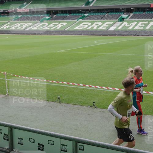 05.10.2025 - 20. swb-Marathon Bremen Michael Burmester http://msf.ph/oto/9244214 05.10.2025 10:36:29 Laufen im Stadion 7123, 7177, 7178, 7777, 7908, 8585, 9005, 9173, 9174, 9215, 9271, 9272, 9278, 9294, 9327, 9346, 9349, 9370, 9371, 9378, 9389, 9443, 9450, 9454, 9462, 9473, 9516, 9518, 9542, 9568, 9593, 9608, 9611, 9613, 9635, 9655, 9686, 9737, 9747, 9827, 9880, 9977, 9991, 10006, 10026, 10030, 10079, 10093, 10127, 10139, 10143, 10182, 10209, 10217, 10219, 10228, 10293, 10311, 10324, 10336, 10357, 10367, 10391, 10406, 10558, 10560, 10588, 10656, 10809, 10901, 9231, 9330 meine-sportfotos.de