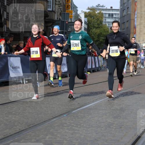 05.10.2025 - 20. swb-Marathon Bremen Strokosch-Dieckow http://msf.ph/oto/9244243 05.10.2025 10:57:57 Ziel 9221, 9568, 9719, 9872, 10577, 10651, 10703, 10793, 11116, 11301, 11469, 11601, 11663 meine-sportfotos.de