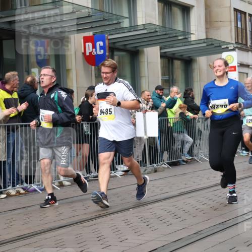 05.10.2025 - 20. swb-Marathon Bremen Strokosch-Dieckow http://msf.ph/oto/9244265 05.10.2025 10:49:51 Ziel 8866, 9485, 9579, 9645, 9676, 9689, 9693, 9740, 9787, 9803, 10022, 10246, 10356, 10400, 10443, 10543, 10868, 10923, 11022, 11104, 11208, 11288, 11295, 11460, 11621, 8866, 9485, 9579, 9645, 9676, 9689, 9693, 9740, 9787, 9803, 10022, 10246, 10356, 10400, 10443, 10543, 10868, 10923, 11022, 11104, 11208, 11288, 11295, 11460, 11621 meine-sportfotos.de