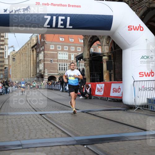 05.10.2025 - 20. swb-Marathon Bremen Yannick Fuchs http://msf.ph/oto/9244307 05.10.2025 10:42:10 Ziel 9849, 10104, 10155, 10691 meine-sportfotos.de