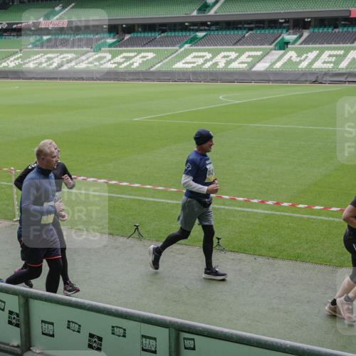 05.10.2025 - 20. swb-Marathon Bremen Michael Burmester http://msf.ph/oto/9244308 05.10.2025 10:36:33 Laufen im Stadion 7123, 7777, 7908, 8585, 9005, 9173, 9174, 9215, 9271, 9272, 9278, 9294, 9327, 9346, 9349, 9370, 9371, 9378, 9389, 9443, 9450, 9454, 9462, 9473, 9568, 9593, 9604, 9608, 9611, 9613, 9635, 9655, 9686, 9692, 9747, 9812, 9827, 9880, 9977, 9991, 10004, 10006, 10026, 10030, 10071, 10079, 10093, 10127, 10143, 10182, 10209, 10217, 10219, 10293, 10311, 10324, 10357, 10367, 10391, 10406, 10492, 10558, 10560, 10588, 10656, 10679, 10809, 10901, 7177, 9231, 9330 meine-sportfotos.de