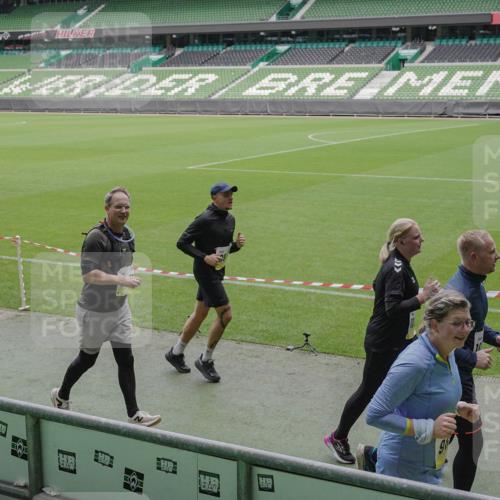 05.10.2025 - 20. swb-Marathon Bremen Michael Burmester http://msf.ph/oto/9244346 05.10.2025 10:36:34 Laufen im Stadion 7123, 7777, 7908, 8585, 9005, 9173, 9174, 9215, 9271, 9272, 9278, 9294, 9327, 9346, 9349, 9370, 9371, 9378, 9389, 9443, 9450, 9454, 9462, 9473, 9568, 9593, 9604, 9608, 9611, 9613, 9635, 9655, 9686, 9692, 9747, 9812, 9827, 9880, 9977, 9991, 10004, 10006, 10026, 10030, 10071, 10093, 10127, 10143, 10182, 10209, 10217, 10219, 10293, 10311, 10324, 10357, 10367, 10391, 10406, 10492, 10558, 10560, 10588, 10656, 10679, 10809, 10901, 7177, 9231, 9330 meine-sportfotos.de