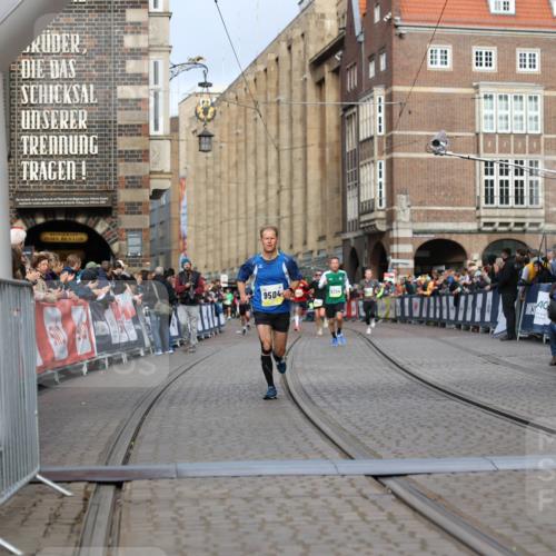 05.10.2025 - 20. swb-Marathon Bremen Yannick Fuchs http://msf.ph/oto/9244359 05.10.2025 10:42:13 Ziel 9504, 9849 meine-sportfotos.de