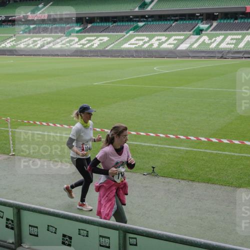 05.10.2025 - 20. swb-Marathon Bremen Michael Burmester http://msf.ph/oto/9244434 05.10.2025 10:36:38 Laufen im Stadion 7123, 7777, 7908, 8585, 9005, 9173, 9174, 9215, 9271, 9272, 9278, 9294, 9327, 9346, 9349, 9370, 9371, 9378, 9389, 9443, 9450, 9454, 9462, 9473, 9568, 9593, 9604, 9608, 9611, 9613, 9635, 9655, 9673, 9686, 9692, 9747, 9812, 9827, 9880, 9913, 9977, 9991, 10004, 10026, 10030, 10071, 10093, 10143, 10182, 10209, 10217, 10219, 10293, 10311, 10324, 10357, 10367, 10391, 10406, 10492, 10558, 10560, 10588, 10656, 10679, 10762, 10809, 10901, 7177, 9231, 9330 meine-sportfotos.de
