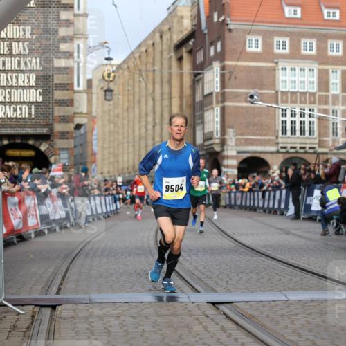 05.10.2025 - 20. swb-Marathon Bremen Yannick Fuchs http://msf.ph/oto/9244440 05.10.2025 10:42:15 Ziel 9364, 9504, 9849 meine-sportfotos.de