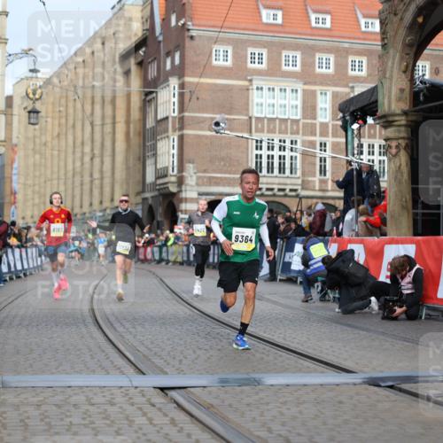05.10.2025 - 20. swb-Marathon Bremen Yannick Fuchs http://msf.ph/oto/9244518 05.10.2025 10:42:17 Ziel 8187, 9364, 9504, 9849, 10838 meine-sportfotos.de