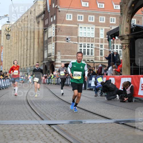 05.10.2025 - 20. swb-Marathon Bremen Yannick Fuchs http://msf.ph/oto/9244540 05.10.2025 10:42:17 Ziel 8187, 9364, 9504, 9849, 10838 meine-sportfotos.de